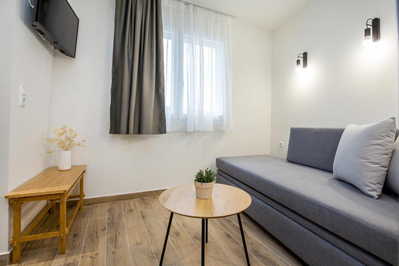 Alla Strada - Micro Suites ลิเมนาเรีย ภายนอก รูปภาพ